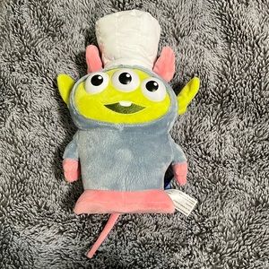 Alien from Toy story dressed in a Ratatouille suit.